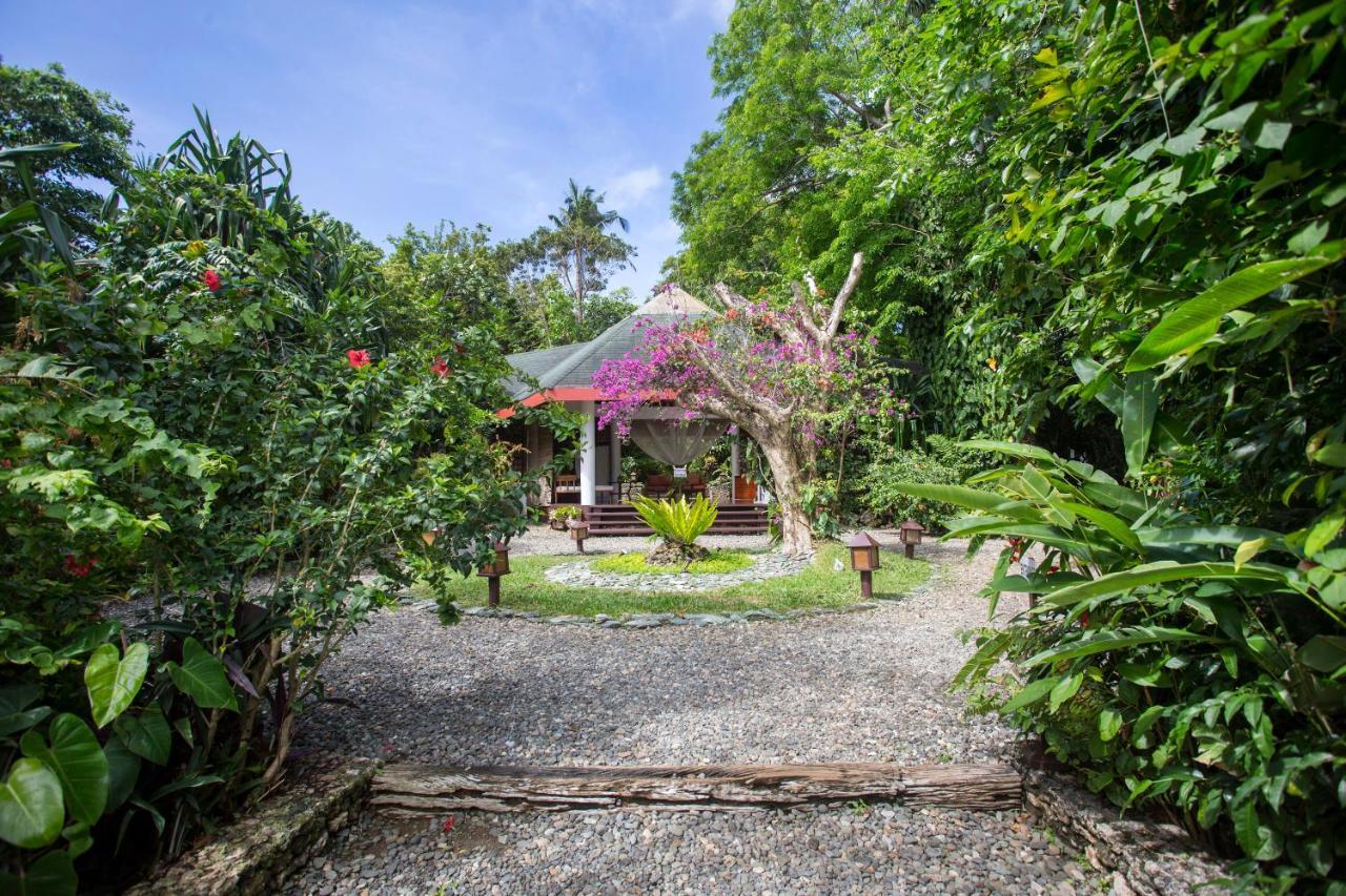 Mandala Spa & Resort Villas Manoc-Manoc 외부 사진